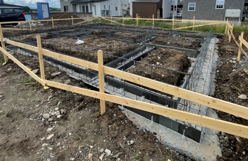 鉄筋組み作業を行っております。