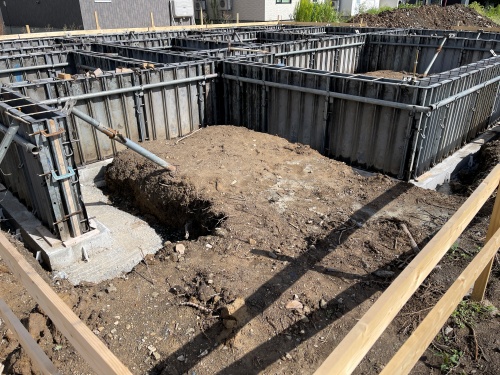 型枠組み作業を行っております。