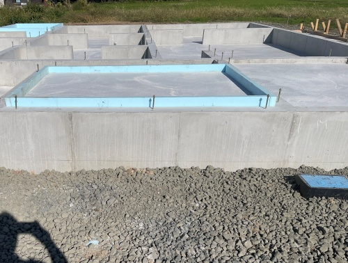 土間コンクリート打設~養生中です。