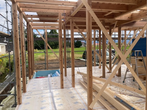 建込み作業を行っております。