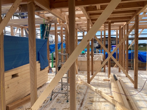 建込み作業を行っております。