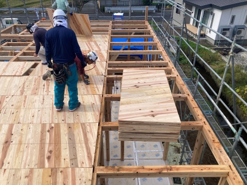 建込み作業を行っております。