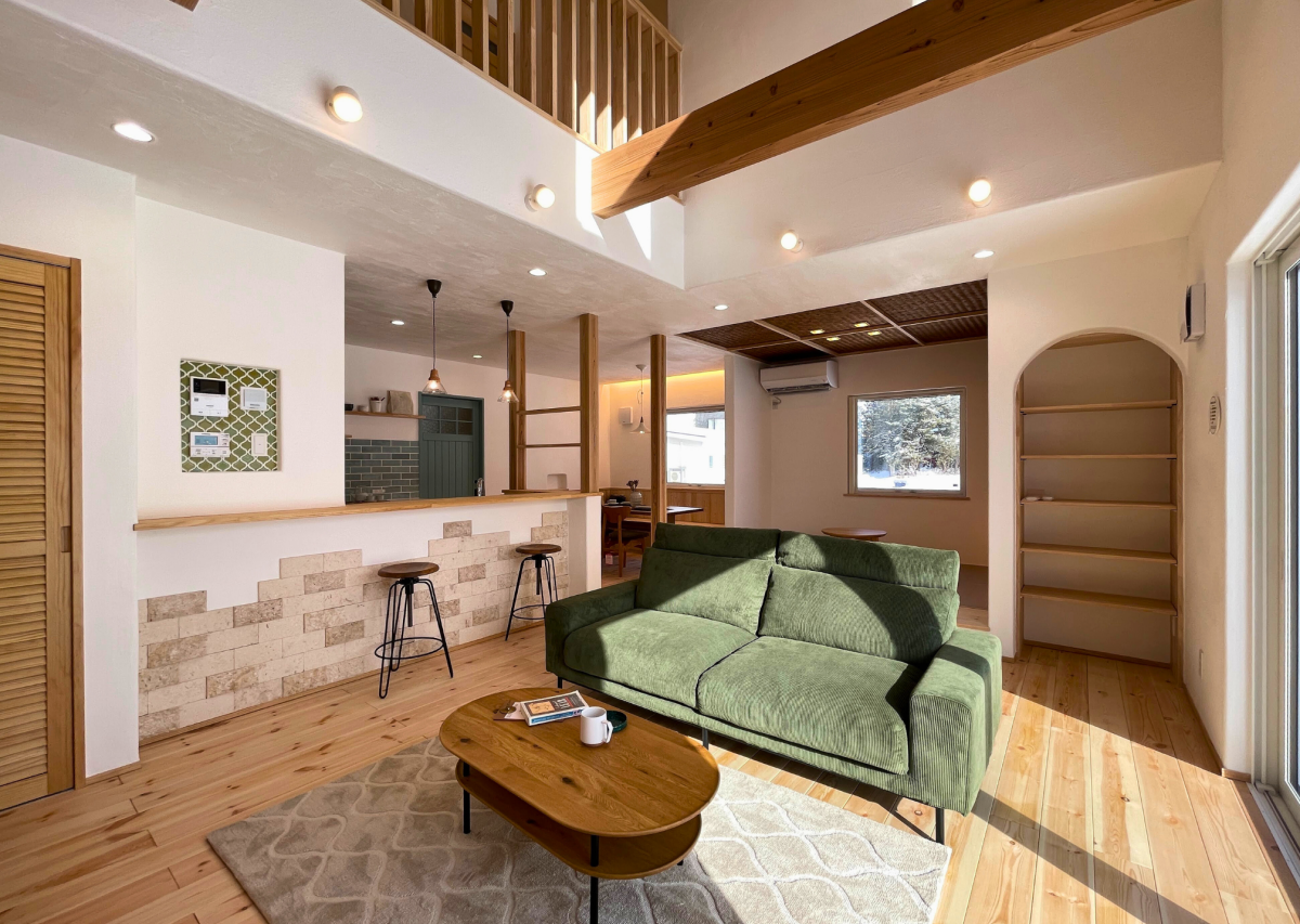 NEW【新築】光と木がつくる吹き抜けリビングがある暮らし アイキャッチ画像