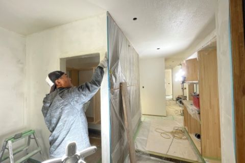 【2025.10.31】左官工事中です。