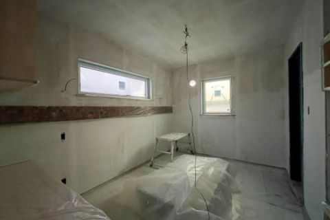 【2025.10.31】左官工事中です。